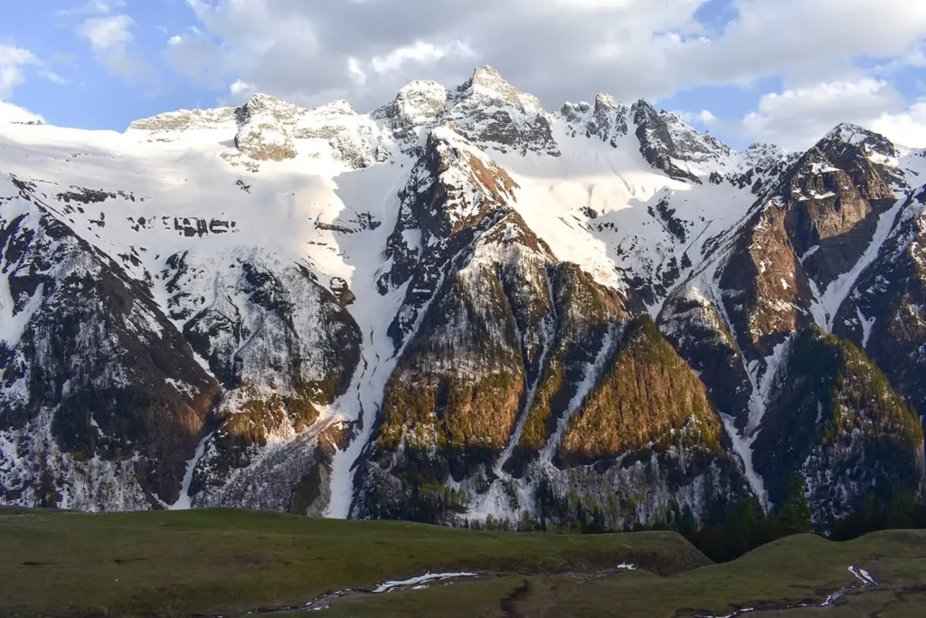 A majestic sight of snow studded peaks on Buran Ghati Trek in Himachal Pradesh.