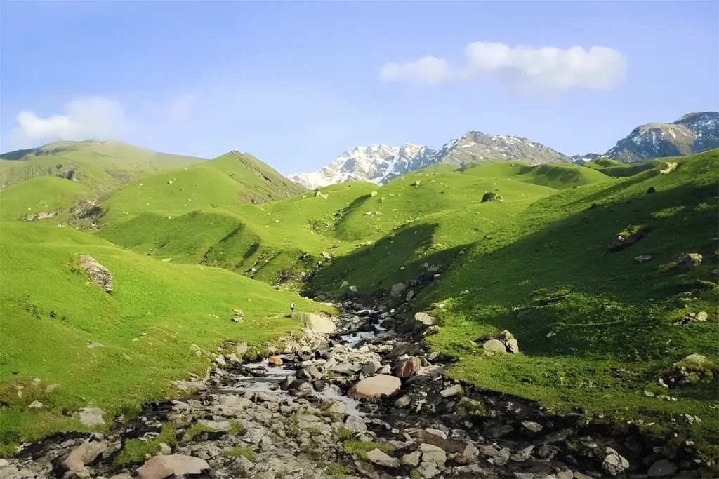 A  picturesque lush green valley on Gidara Bugyal Trek in Uttarakhand. 